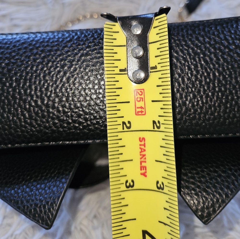 NWOT Crossi New York Boxy Bow Black Crossbody Bag Gold Chain Strap Faux Leather - Picture 12 of 13